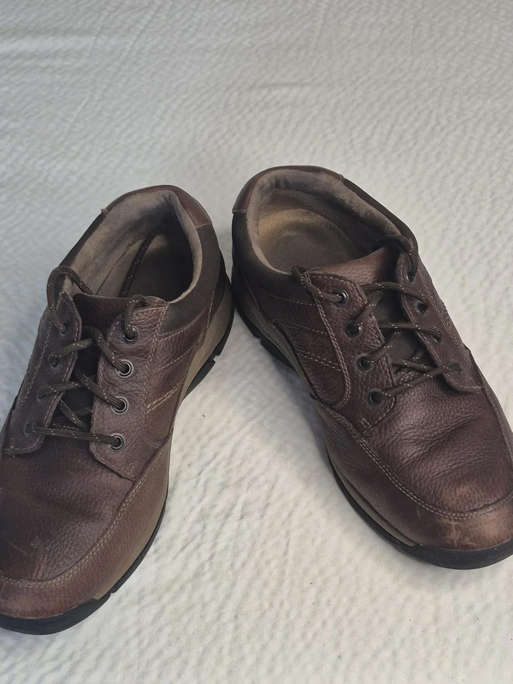 Clarks Mens Brown Leather Waterproof Sneaker Lace-Up Rubber Outsole Casual